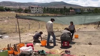 Sırçalıtepe'deki kazılarda, 9 bin 300 yıl önceki yerleşik hayata dair izler bulundu