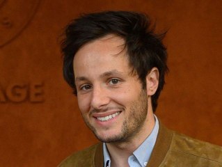 Vianney : après sa triste annonce, le chanteur est tombé sous le charme d’une jolie tahitienne