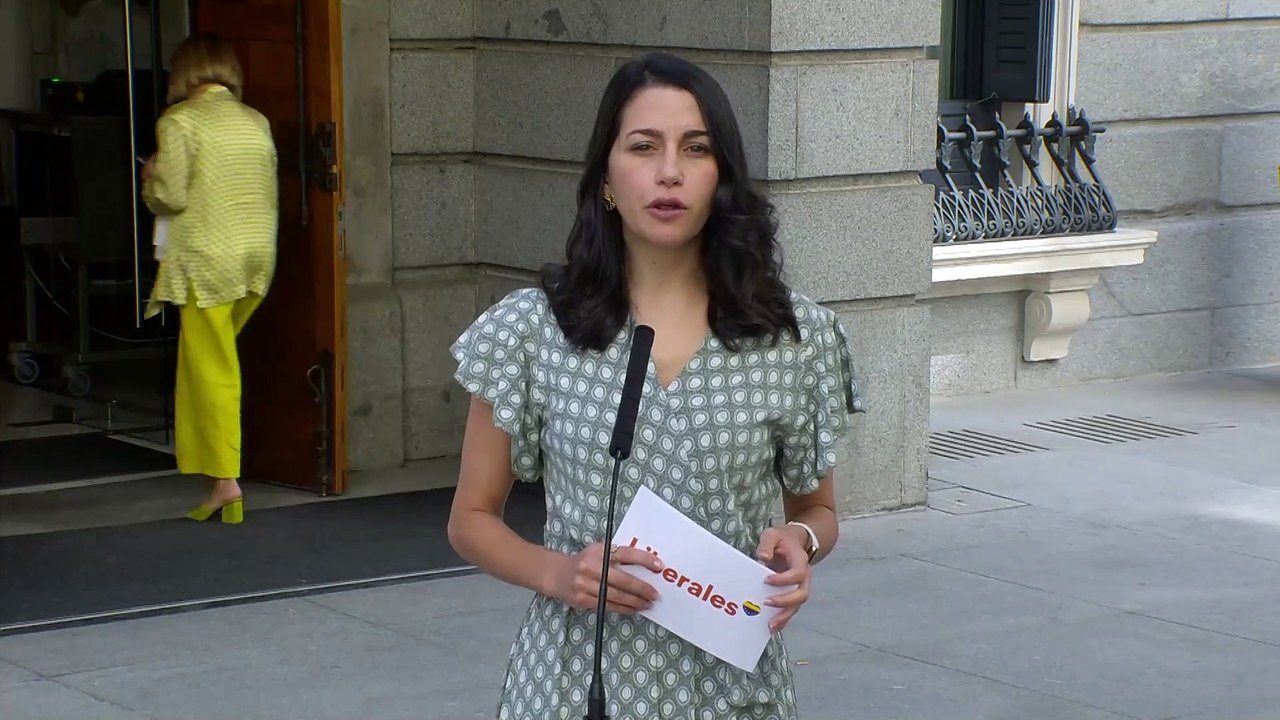 Inés Arrimadas critica los ‘decretazos’ del Gobierno Sánchez: “Vuelve con sectarismo e imposiciones”