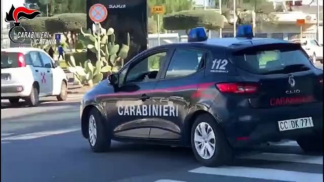 Catania, furto in diretta video in aeroporto, arrestati suocero e genero