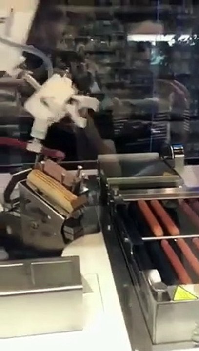 Ce robot à hot-dog n'est pas encore au point