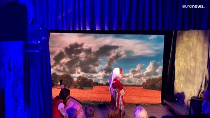 En Ukraine, le théâtre revit sous terre