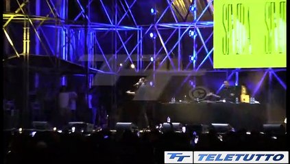 Video News - ERNIA: FOLLA ED APPLAUSI