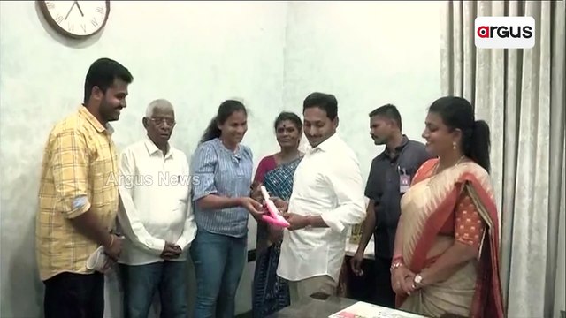 PV Sindhu Meets Andhra Pradesh CM Jagan Mohan Reddy
