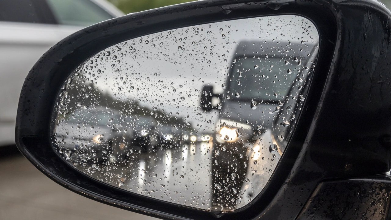 Schwere Unwetterzellen überschwemmen Autobahn A23