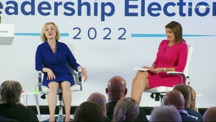 Lizz Truss jugera Emmanuel Macron "sur ses actes, pas sur ses mots"