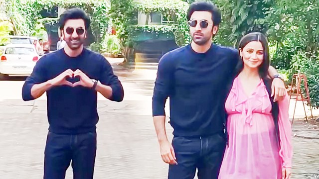 बेबी बंप के साथ Ranbir Kapoor ने थमा Alia Bhatt का हाथ, Brahmastra के प्रमोशन के लिए हुए स्पॉट