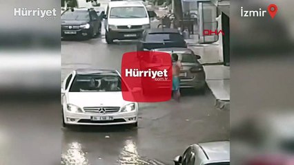 Sel suyunda şampuanla yıkandı