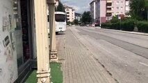 Otomobilin çarptığı adam metrelerce savruldu... O anlar kamerada