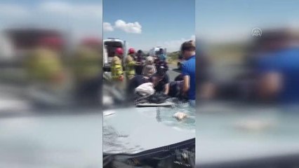 Kırıkkale haberi... KIRIKKALE - Tıra çarpan otomobildeki 2 kişi öldü, 1 kişi yaralandı