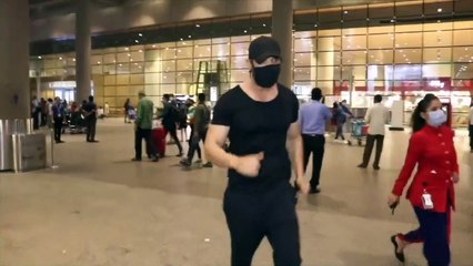 John Abraham looks 'rough and tough' as villain in 'Pathaan' first look