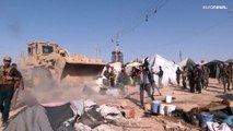 شاهد: وحدات حماية الشعب الكردية تمشط  مخيم الهول لمطاردة عناصر داعش