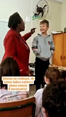 Vídeo mostra lição de aluno durante aula sobre educação sexual em SC