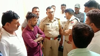 विवाहिता की मौत के बाद चिकित्सक ने की परिजनों से अभद्रता