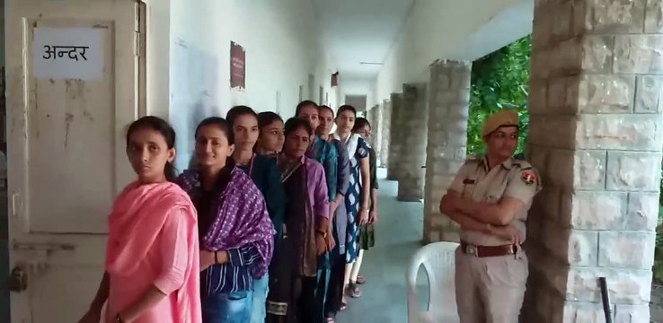 छात्रसंघ चुनाव : उत्साह और उमंग के साथ मतदान