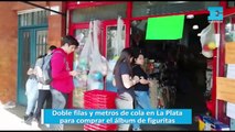 Doble filas y metros de cola en La Plata para comprar el álbum de figuritas