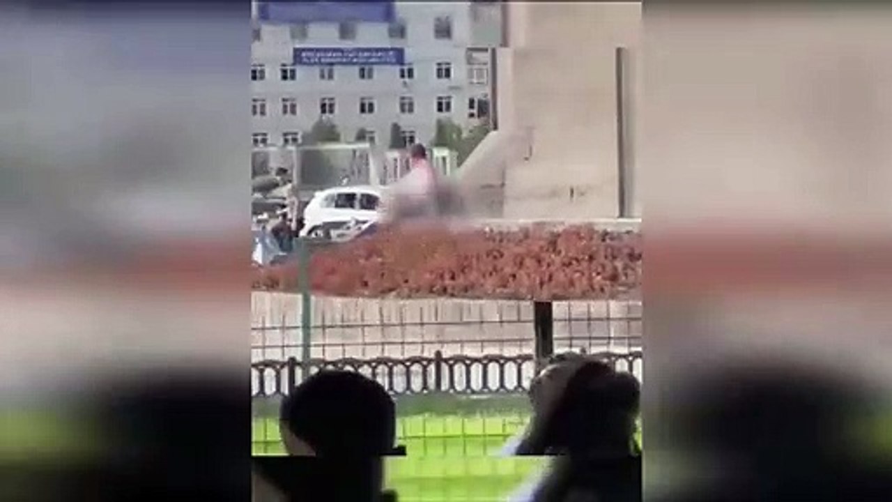 Kayseri'de bir vatandaş ‘Suriyelilerin karnı tok, biz açız' diyerek kendini kesti!