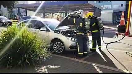 Bombeiros agem rápido e evitam incêndio em veículo na Av. Brasil, no Centro