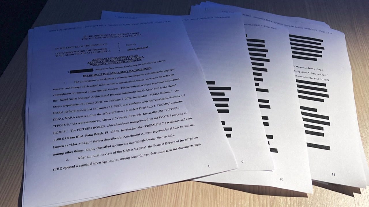 FBI 트럼프 자택 압수수색 근거 자료 공개 / YTN