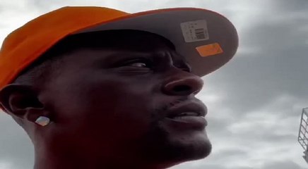 Boosie begins to recite the lyrics of "Set It Off" after being pulled over by the police