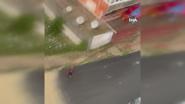 Ardahan 3. sayfa haberleri | Sağanak yağıştan göle dönen yolda çocuklar yüzdü