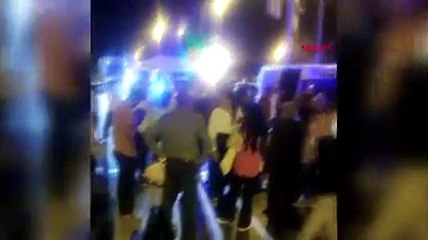 Van'da kaçak göçmenleri taşıyan minibüs, ticari araçla çarpıştı; 1 ölü, 13 yaralı