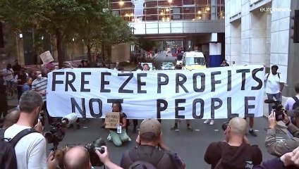 Manifestantes animan a no pagar el alto coste de energía en el Reino Unido