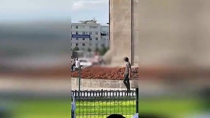 Sokak ortasında 'açım' diyerek kendini kesti