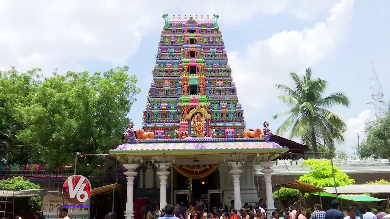 Liger Team Visits Peddamma Thalli Temple In Hyderabad | Vijay Deverakonda | Puri Jagannadh | V6