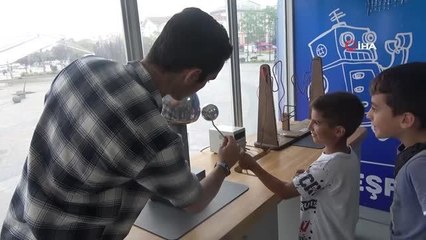 Yalova yerel haberi: TÜGVA Seyyah İcathane Tırı Yalova'da ilgi gördü