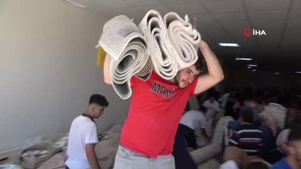 Elazığ haberi! Elazığ'da ucuz halı izdihamı: Kapıda kuyruk oluşturan vatandaşlar birbiriyle yarıştı