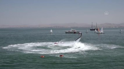 Van haberi... "10. Van Denizi Su Sporları Festivali" başladı