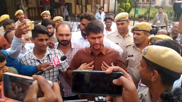 RU Election : अध्यक्ष बनते ही निर्मल चौधरी ने पुलिसकर्मियों को ऐसे लगाई फटकार..