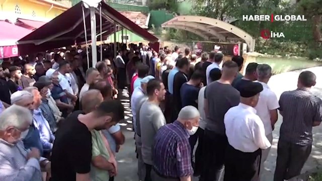 Silahlı saldırıda ölen tribün lideri Subaşı memleketinde toprağa verildi