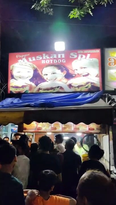 सालो से रोज यहाँ शाम में लगता है बर्गर के दीवानो का हुजूम #delhifood #shorts