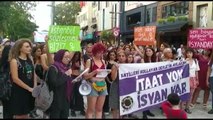 Kadıköy'de Bir Araya Gelen Kadınlar Şarkıcı Gülşen Çolakoğlu'nun Serbest Bırakılmasını İstedi