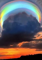 Gökkuşağı bulutu izleyenleri büyüledi