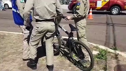 Ciclista fica em estado grave após se envolver em acidente no Centro