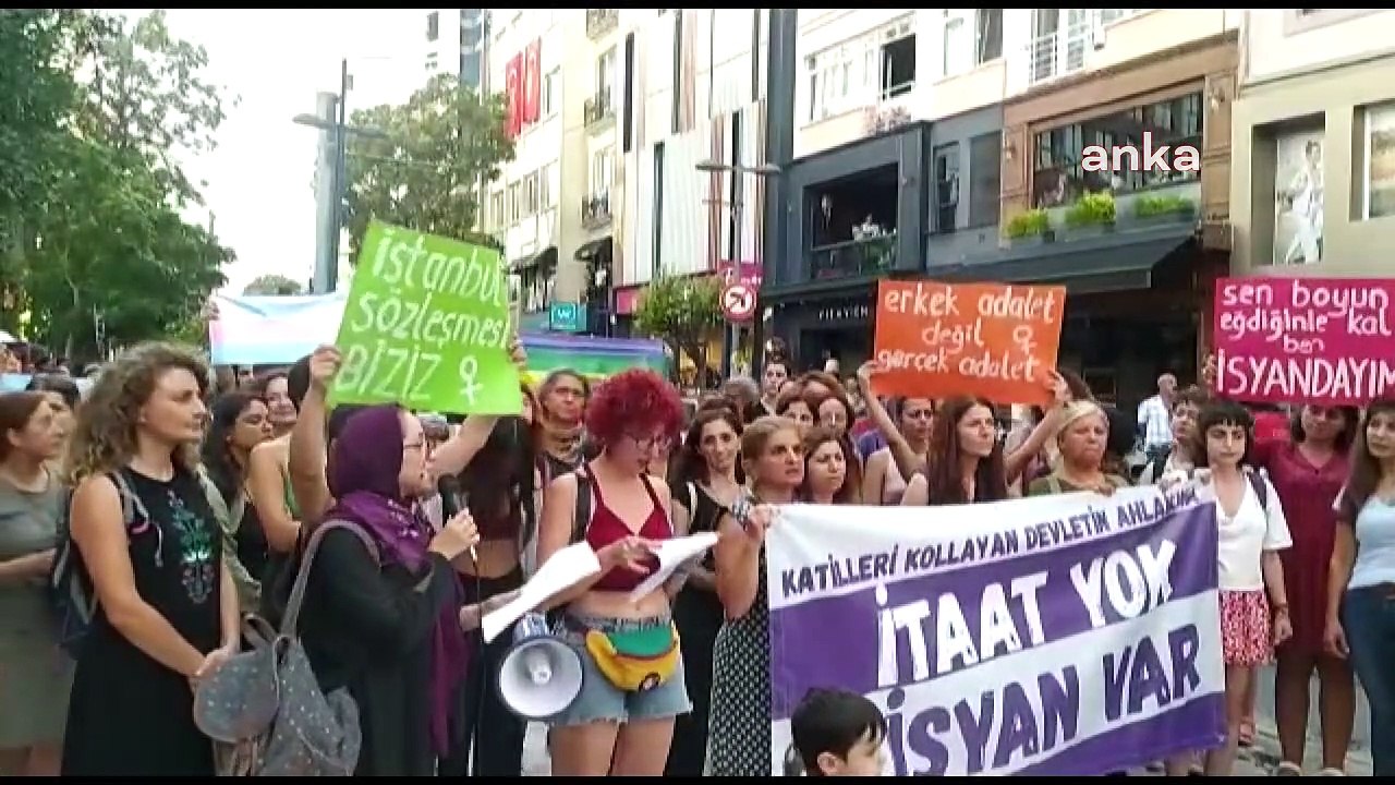 Kadıköy'de bir araya gelen Kadınlar Gülşen'in serbest bırakılmasını istedi