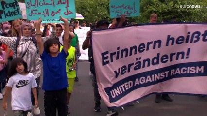 Manifestación contra los ataques xenófobos de hace treinta años en la ciudad alemana de Rostock