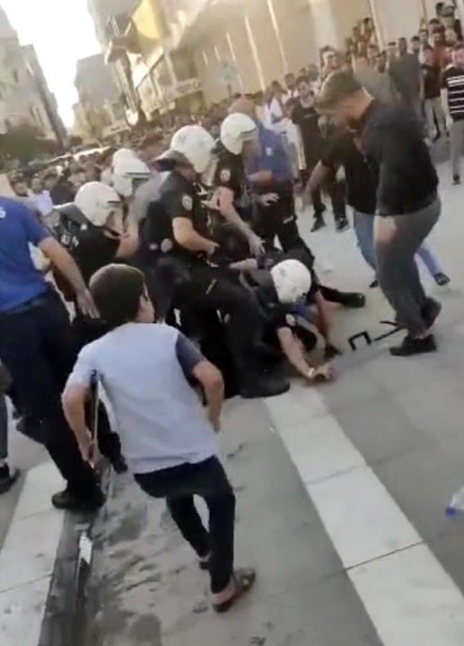 Şırnak haberleri... Silopi'de taciz iddiası ortalığı savaş alanına çevirdi, linç girişimini polis önledi