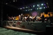 İzmir haber | Cendere Köprüsü'nde İzmir Devlet Senfoni Orkestrası ile Kahtalı Mıçe sahne aldı