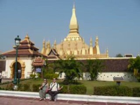 Le Fil Rouge de Vientiane - Temple That Luang - Laos