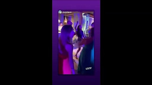 Πόπη Τσαπανίδου: Οι πρώτες εικόνες από τον γάμο της κόρης της, Μαρίνας, στην Τήνο!