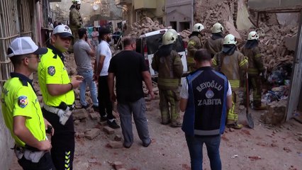 Beyoğlu'nda 4 katlı bina çöktü: Bu ilk çöküşü değil