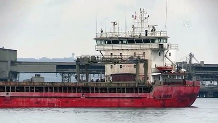 Çanakkale'de karaya oturan kargo gemisi kurtarıldı