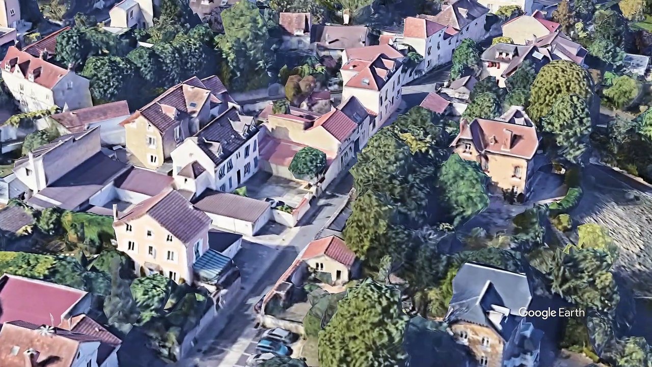 Survol de l'ancienne mairie-école, devenue la Maison des associations de Villennes