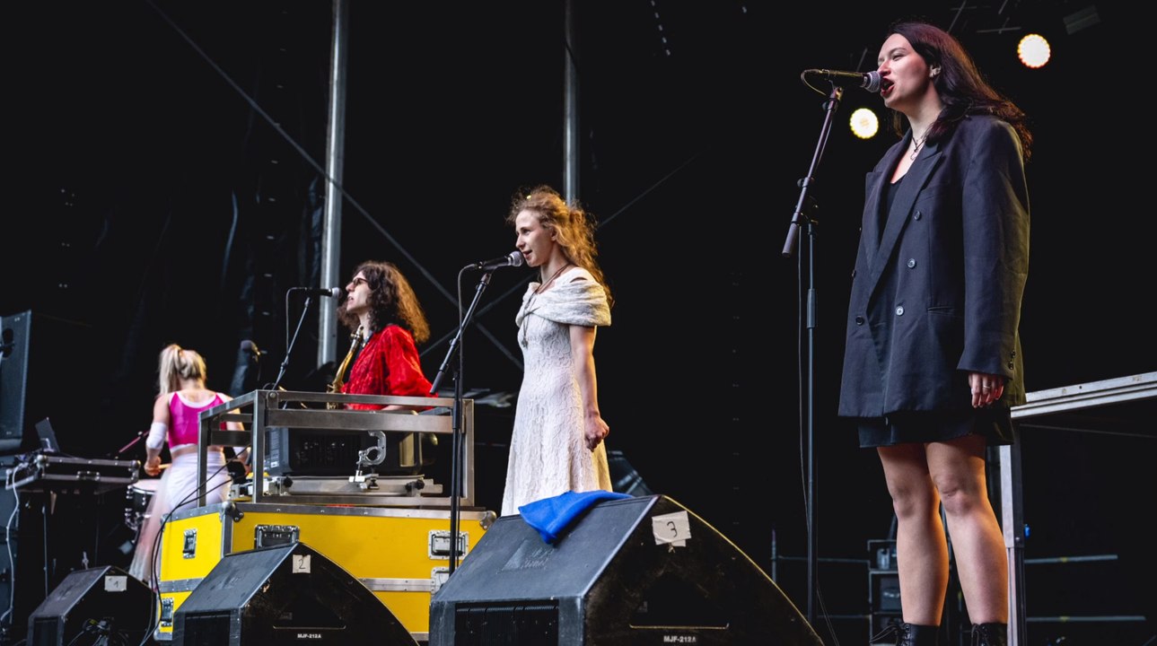 Putin-kritische Punkband 'Pussy Riot' in Bern festgenommen!