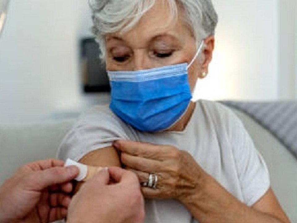 Omikron-impfstoffe: hausärzte beklagen "kommunikatives chaos"