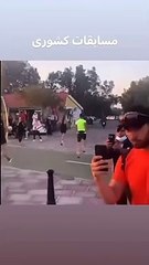 Des coureurs ne savent pas du tout où aller juste après le départ